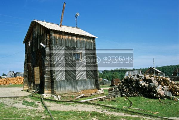 Русский пейзаж. Россия. Тюменская область. Ханты-Мансийский автономный округ. Река Обь. Посёлок горнореченск. Насосная станция / Город, архитектура / национальная архитектура