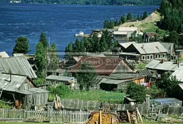 Русский пейзаж. Россия. Тюменская область. Ханты-Мансийский автономный округ. Река Обь. Посёлок горнореченск / Город, архитектура / национальная архитектура