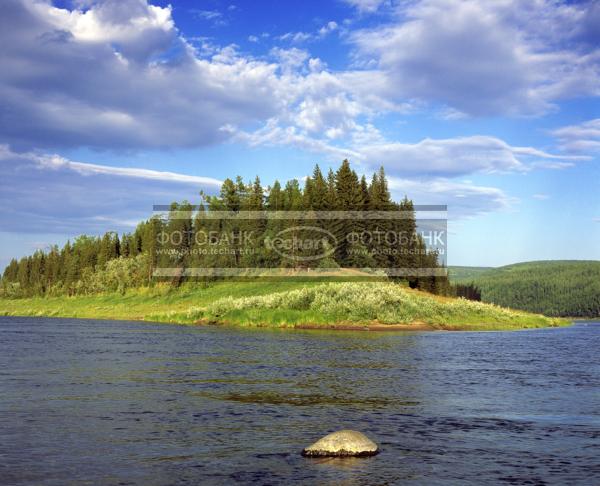 Русский пейзаж. Россия. Красноярский край. Эвенкия. Средняя Сибирь. Река Подкаменная Тунгуска. Остров / Природа / летний пейзаж