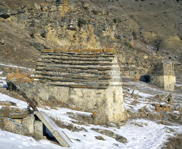 Русский пейзаж. Россия. Кавказ. Северная Осетия (Алания). Долина реки Фиагдон. Склеп / Город, архитектура / национальная архитектура