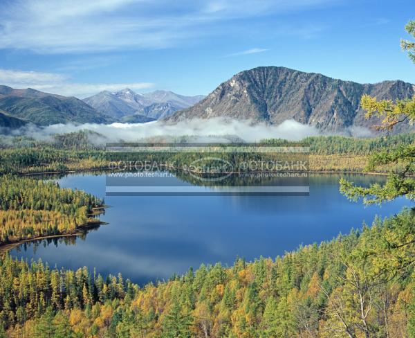 Русский пейзаж. Природа России. Россия. Иркутская область. Сибирь. Нижнеудинский район. Восточные Саяны. Тофалария. Озеро Большое Гутарское. Озеро в горах / Природа / реки и озера