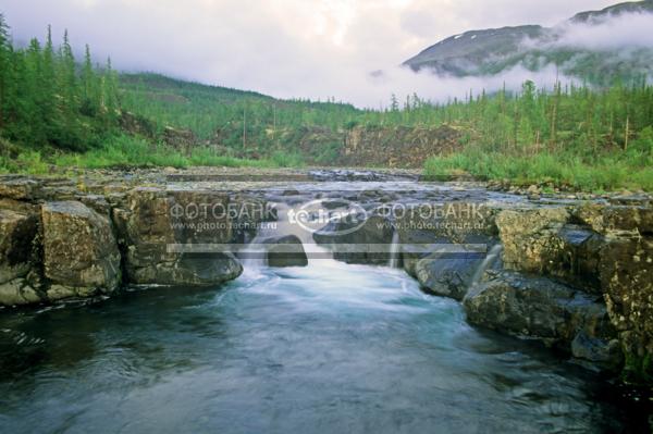 Русский пейзаж. Природа России. Россия. Сибирь. Красноярский край. Таймырский автономный округ. Полуостров Таймыр. Плато Путорана. Долина озера Кета, река Орокан / Природа / реки и озера