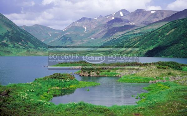 Русский пейзаж. Природа России. Россия. Камчатка. район вулкана Бакенинг, озеро Дальнее / Природа / горы