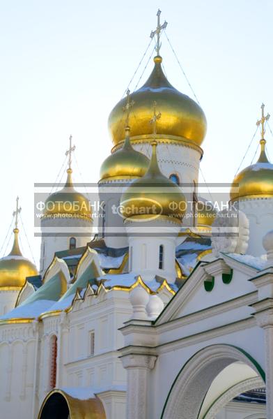 Россия. Москва. Кремль. Купола собора / Город, архитектура / архитектура и скульптура