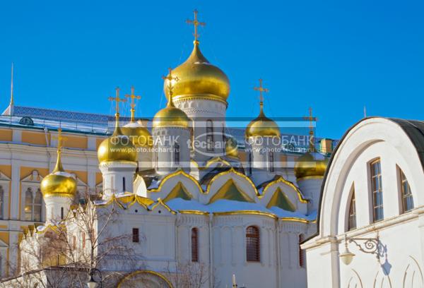 Россия. Москва. Кремль. Купола собора / Город, архитектура / архитектура и скульптура