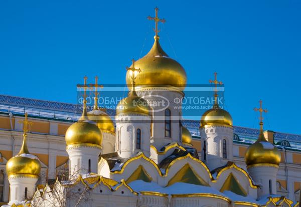 Россия. Москва. Кремль. Купола собора / Город, архитектура / архитектура и скульптура