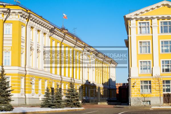 Россия. Москва. Кремль. Резиденция. Флаг России / Город, архитектура / архитектура и скульптура