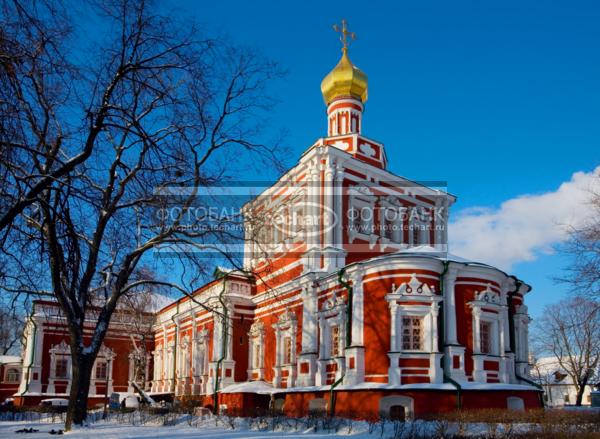 Россия. Москва. Новодевичий монастырь. Успенская церковь / Город, архитектура / архитектура и скульптура