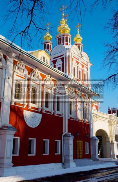 Россия. Москва. Новодевичий монастырь. Успенская церковь / Город, архитектура / архитектура и скульптура