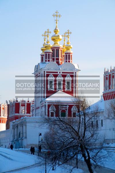 Россия. Москва. Новодевичий монастырь. Преображенская надвратная церковь / Город, архитектура / архитектура и скульптура