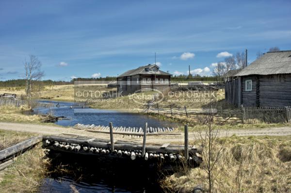 Россия. Природа России. Белое Море.Деревня Лапино. Беломорье. Деревянный мост / Город, архитектура / национальная архитектура