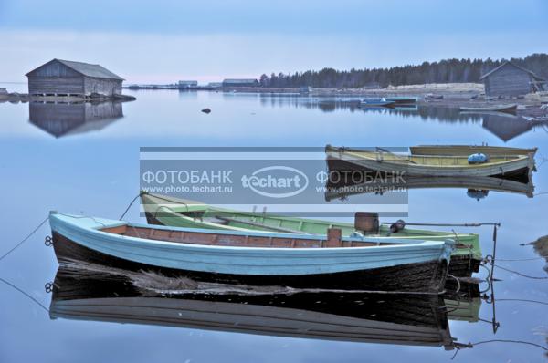 Россия. Природа России. Белое Море. Пушлахта. Лодки у брега / Техника, транспорт / Водный