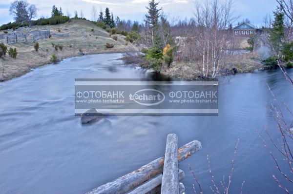 Россия. Природа России. Белое Море. Пушлахта. Деревня у реки / Природа / реки и озера