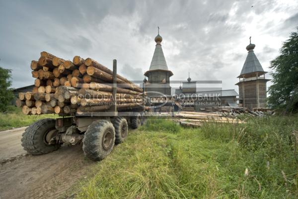 Россия. Архангельская область. Кенозерье. Кенозерский национальный парк.Почозерский погост. Реставрация. Брус / Город, архитектура / национальная архитектура