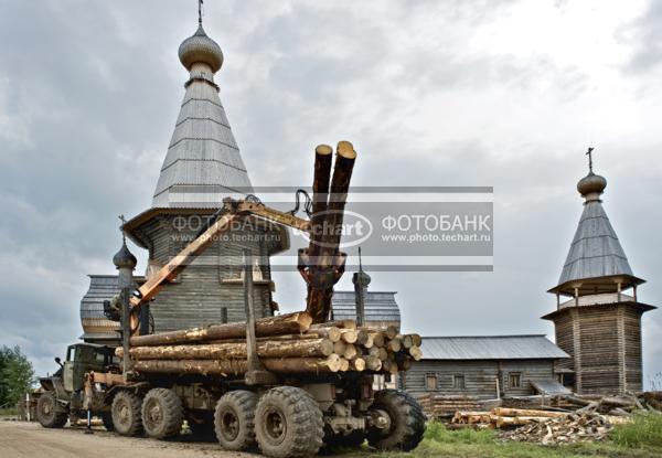 Россия. Архангельская область. Кенозерье. Кенозерский национальный парк.Почозерский погост. Реставрация. Брус / Город, архитектура / национальная архитектура