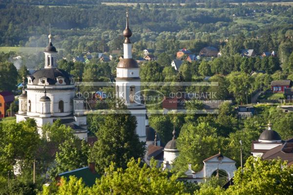 Россия. Малоярославец. Черноостровский монастырь / Город, архитектура / городской пейзаж