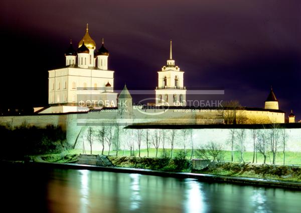 Россия. Псков. Кром / Город, архитектура / городской пейзаж