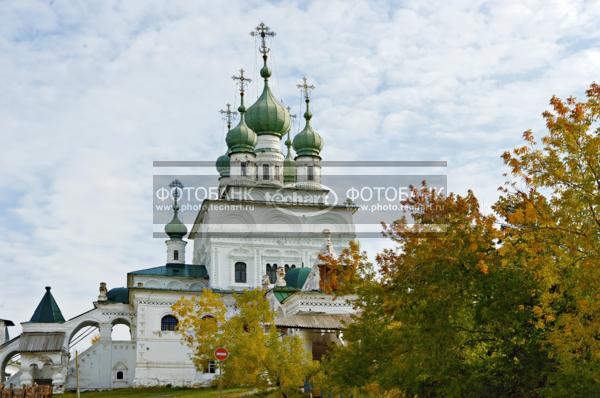 Россия. Соликамск. Троицкий собор осенью / Город, архитектура / архитектура и скульптура