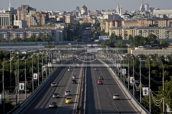 Москва. Утро в Москве. Дома и машины / Город, архитектура / городской пейзаж