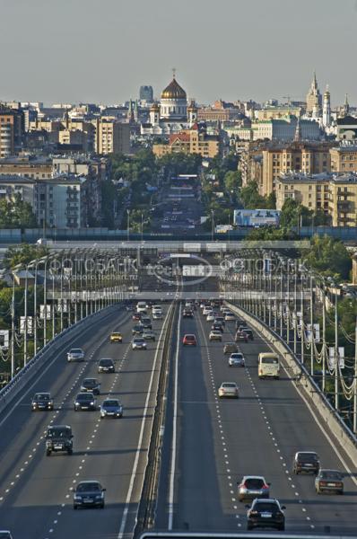 Москва. Утро в Москве. Дома и машины / Город, архитектура / городской пейзаж