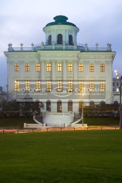 Москва. Дом Пашкова. Вечер / Город, архитектура / архитектура и скульптура