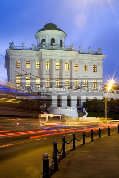 Москва. Дом Пашкова. Вечер / Город, архитектура / архитектура и скульптура