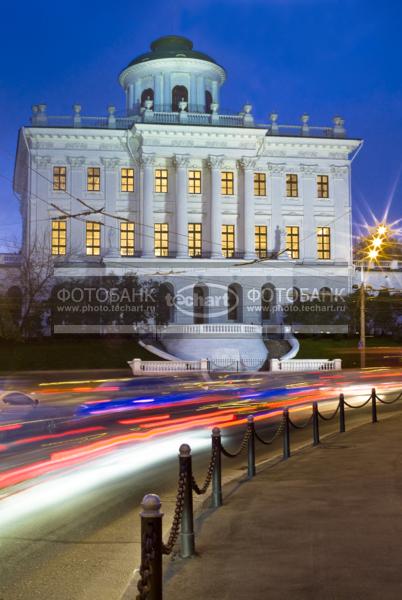 Москва. Дом Пашкова. Вечер / Город, архитектура / архитектура и скульптура