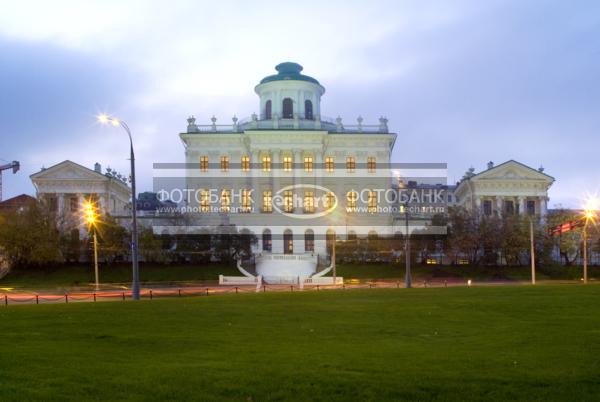 Москва. Дом Пашкова. Вечер / Город, архитектура / архитектура и скульптура