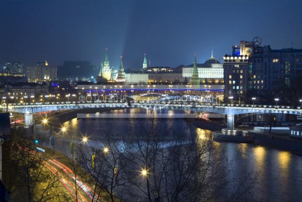 Москва. Кремль с Пречистенской набережной / Город, архитектура / городской пейзаж