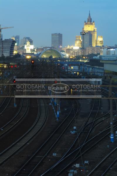 Москва. Панорама киевского вокзала. Рельсы / Город, архитектура / городской пейзаж