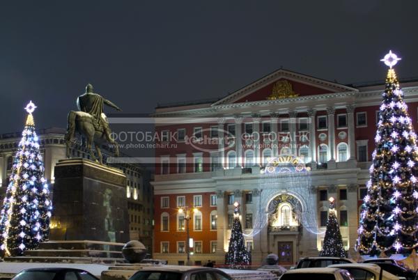 Москва. Тверская площадь. Мэрия Москвы. Новогодние елки / Город, архитектура / городской пейзаж