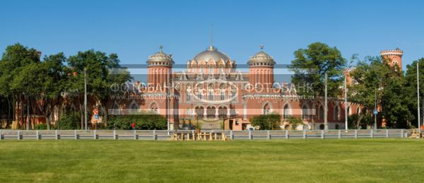 Москва. Петровский путевой (подъездной) дворец. Лето. Панорама / Город, архитектура / городской пейзаж