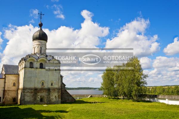Русские города. Белозерск. Церковь на территории кремля / Город, архитектура / городской пейзаж