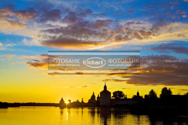 Русские города. Белозерск. Закат. Кирилло-Белозерский монастырь / Природа / закаты и рассветы