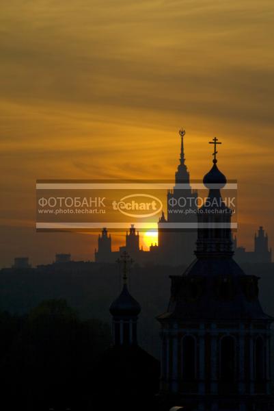 Москва на закате / Город, архитектура / городской пейзаж