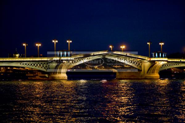 Санкт-Петербург. Разводной мост ночью. / Город, архитектура / городской пейзаж