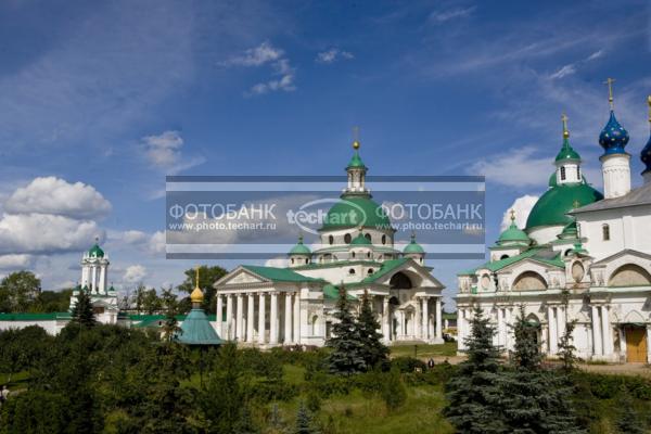 Россия. Ростов Великий. Панорама Спасо-Яковлевского монастыря / Город, архитектура / архитектура и скульптура