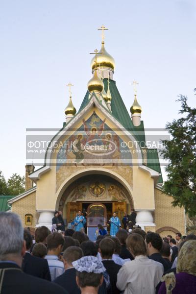 Православие. Прихожане у церкви. США / Люди / профессии и деятельность