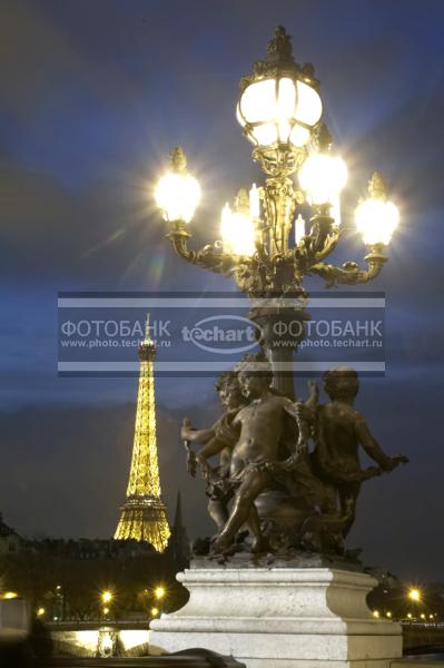 Франция. Париж. Эйфелева башня, Мост Александра III / Город, архитектура / архитектура и скульптура