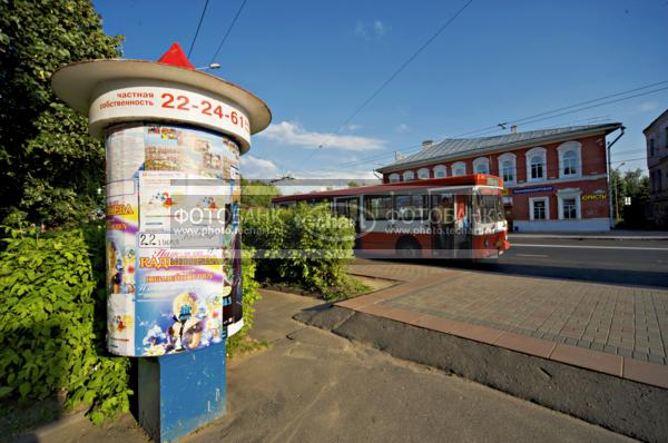 Рыбинск. Улица Крестовая. Троллейбус / Город, архитектура / городской пейзаж