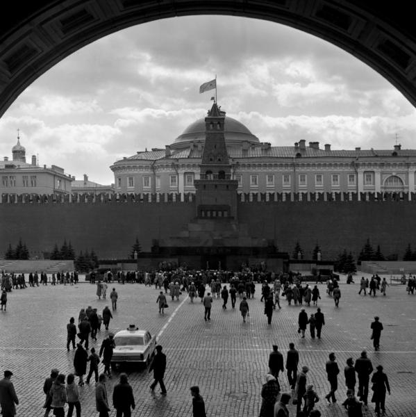 Москва. Красная Площадь. Мавзолей В.И.Ленина. 1979 / Город, архитектура / городской пейзаж