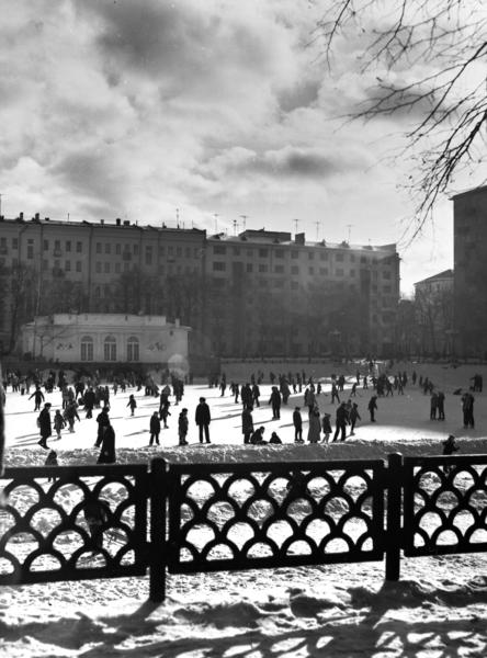 Москва. Патриаршии пруды зимой 1979 / Город, архитектура / городской пейзаж