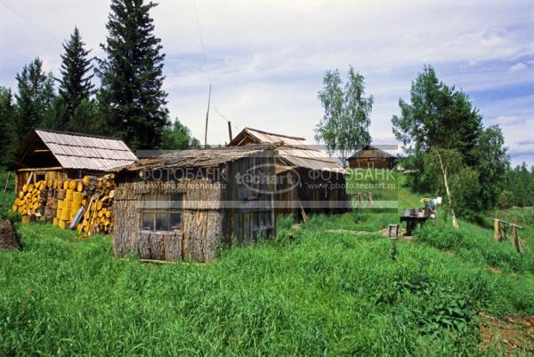 Россия. Сибирь. Иркутская область. Река Катанга / Город, архитектура / национальная архитектура