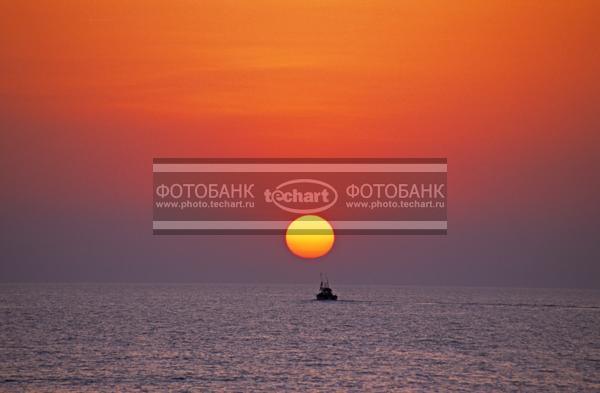 Индия. Гоа. Колва. Море, корабль на закате / Природа / закаты и рассветы