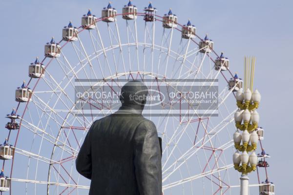 Россия. Москва. Колесо обозрения на ВДНХ, Ленин / Город, архитектура / фрагменты и детали