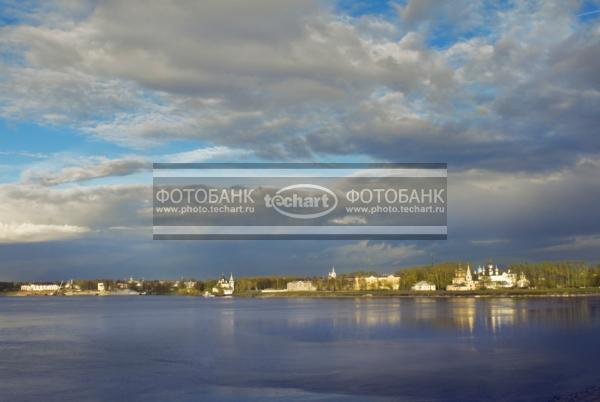 Россия. Углич, город, река / Город, архитектура / городской пейзаж