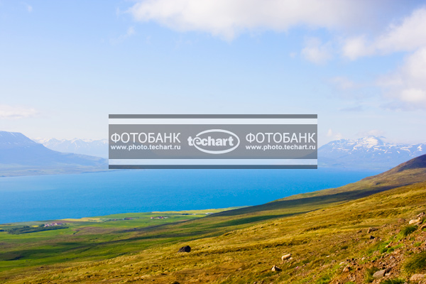 Исландия. Горы. Вид на океан / Природа / моря и океаны