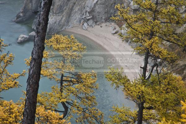 Природа России. Байкал. Осень. Остров Ольхон. Мыс Шаманка в тумане / Природа / осенний пейзаж