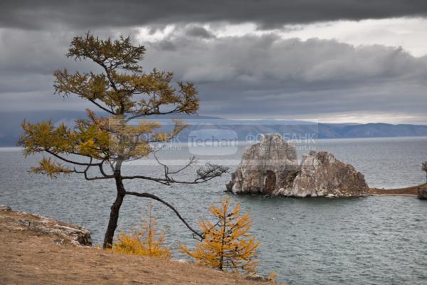 Природа России. Байкал. Осень. Остров Ольхон. Мыс Шаманка / Природа / осенний пейзаж