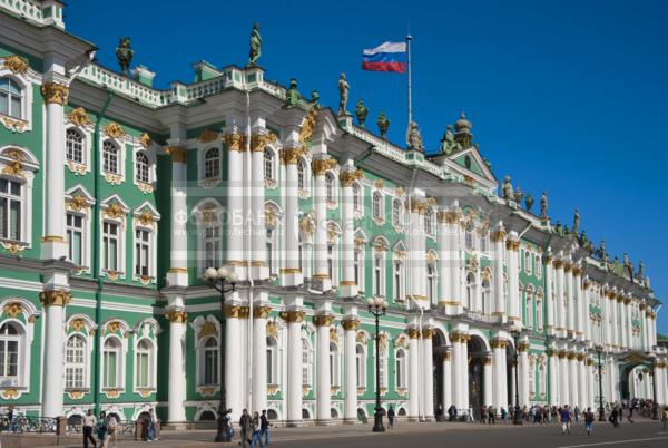 Санкт-Петербург. Зимний дворец на набережной  / Город, архитектура / архитектура и скульптура